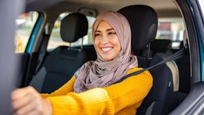 muslim-woman-driving